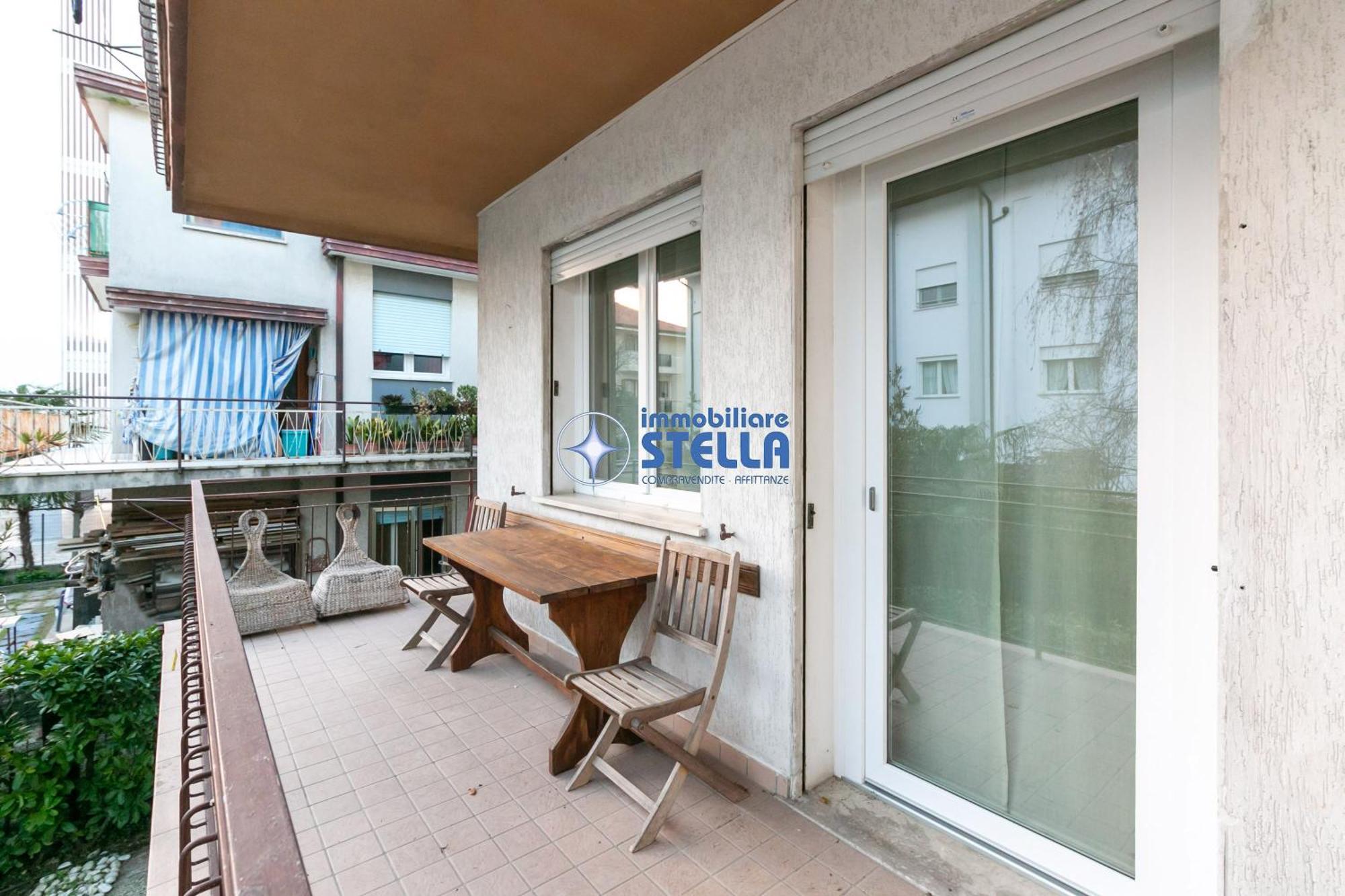 Condominio Secchiati Lido di Jesolo Bagian luar foto